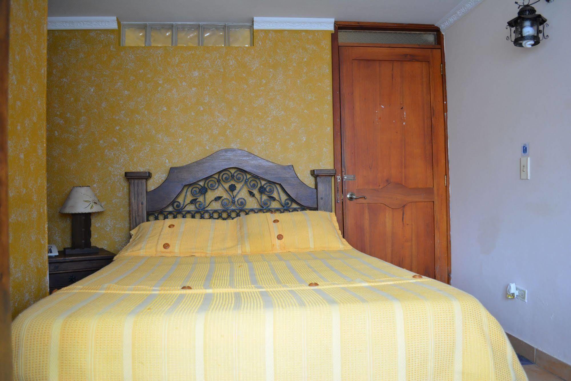 Hotel Casa Colonial ซานตาโรซา เดกาบัล ภายนอก รูปภาพ